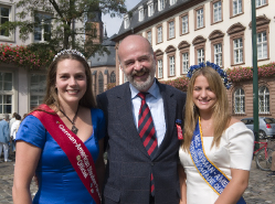 „Miss German-America“ Renée Dobler (r.), „Queen Mum“ Ingrid Gartner und Erster Bürgermeister Prof. Dr. Raban von der Malsburg  (Foto: Rothe)
